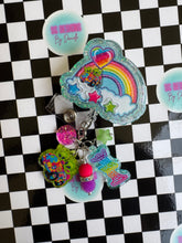 Load image into Gallery viewer, Alien Cloud 90’s Nostalgia Shaker Retractable Badge Reel
